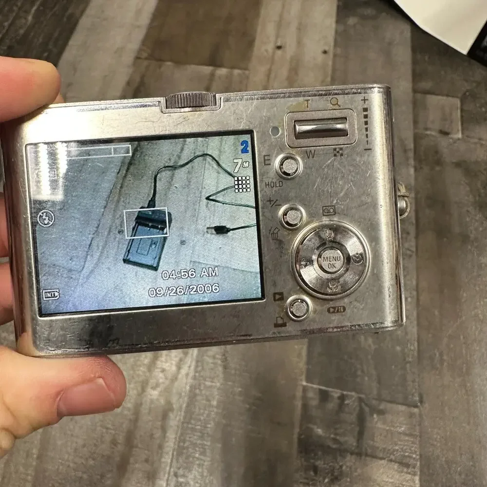 Samsung‎ NV3 7.2MP Digital Camera Silver - Tested with CHARGER